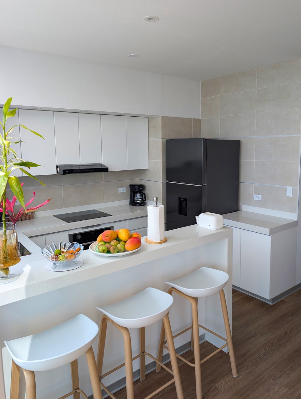 Open kitchen with breakfast bar